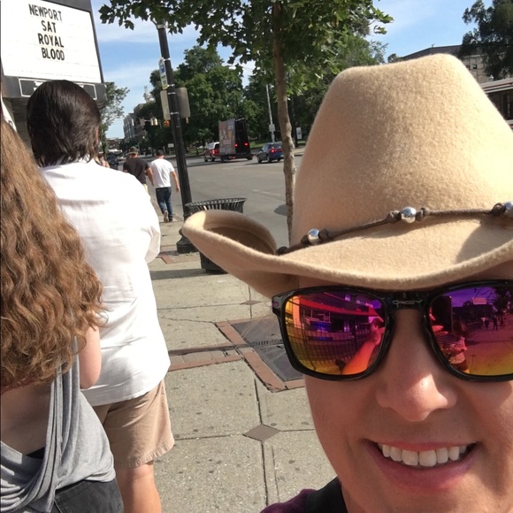 Meet your Posher, Christy - Picture 6 of 7